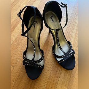 Fioni NIGHT black satin heels